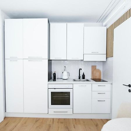 Bright Tiny Studio - Shared Pool & Sauna - Free Parking - Air Condition Muralto 외부 사진