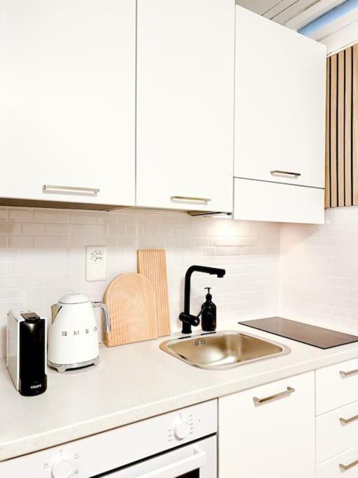 Bright Tiny Studio - Shared Pool & Sauna - Free Parking - Air Condition Muralto 외부 사진