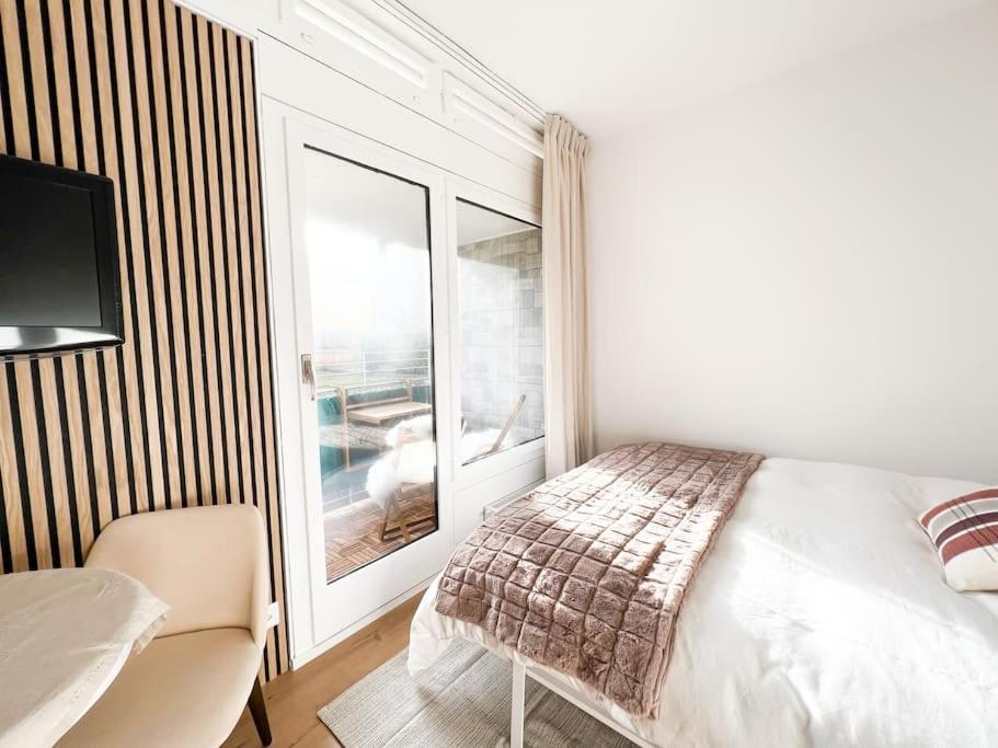 Bright Tiny Studio - Shared Pool & Sauna - Free Parking - Air Condition Muralto 외부 사진