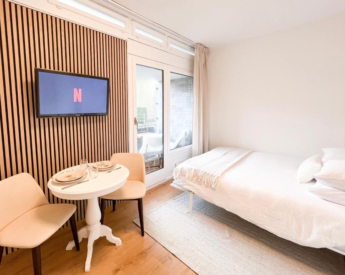 Bright Tiny Studio - Shared Pool & Sauna - Free Parking - Air Condition Muralto 외부 사진